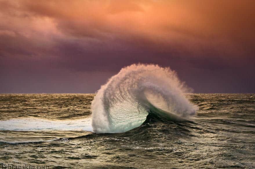 موج در غروب