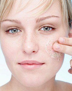 daily-glow-photogallery-adult-acne-woman-exfoliating