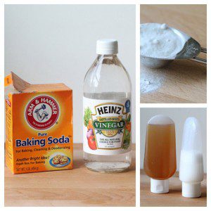 مخلوط جوش شیرین و آب برای رفع شوره سر