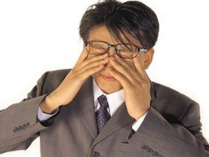 مالش زیاد چشم ها