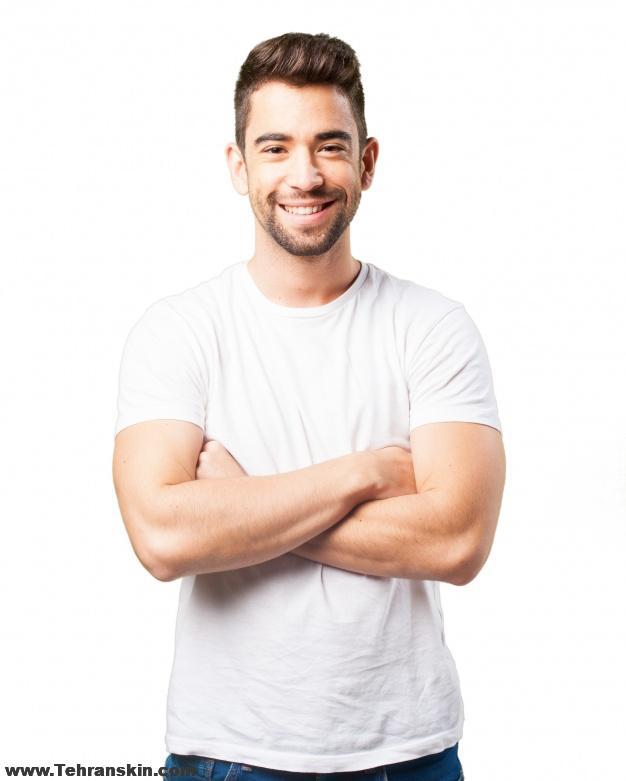man smiling with arms crossed 1187 2903 - برطرف کردن موهای زائد اندام تناسلی آقایان| درمان قطعی موهای زائد| لیزر موهای زائد آقایان